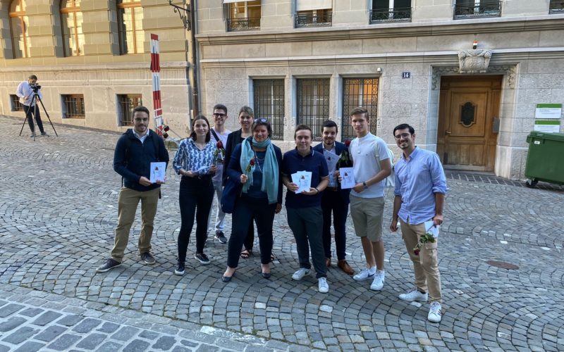 Une précocité politique qui divise