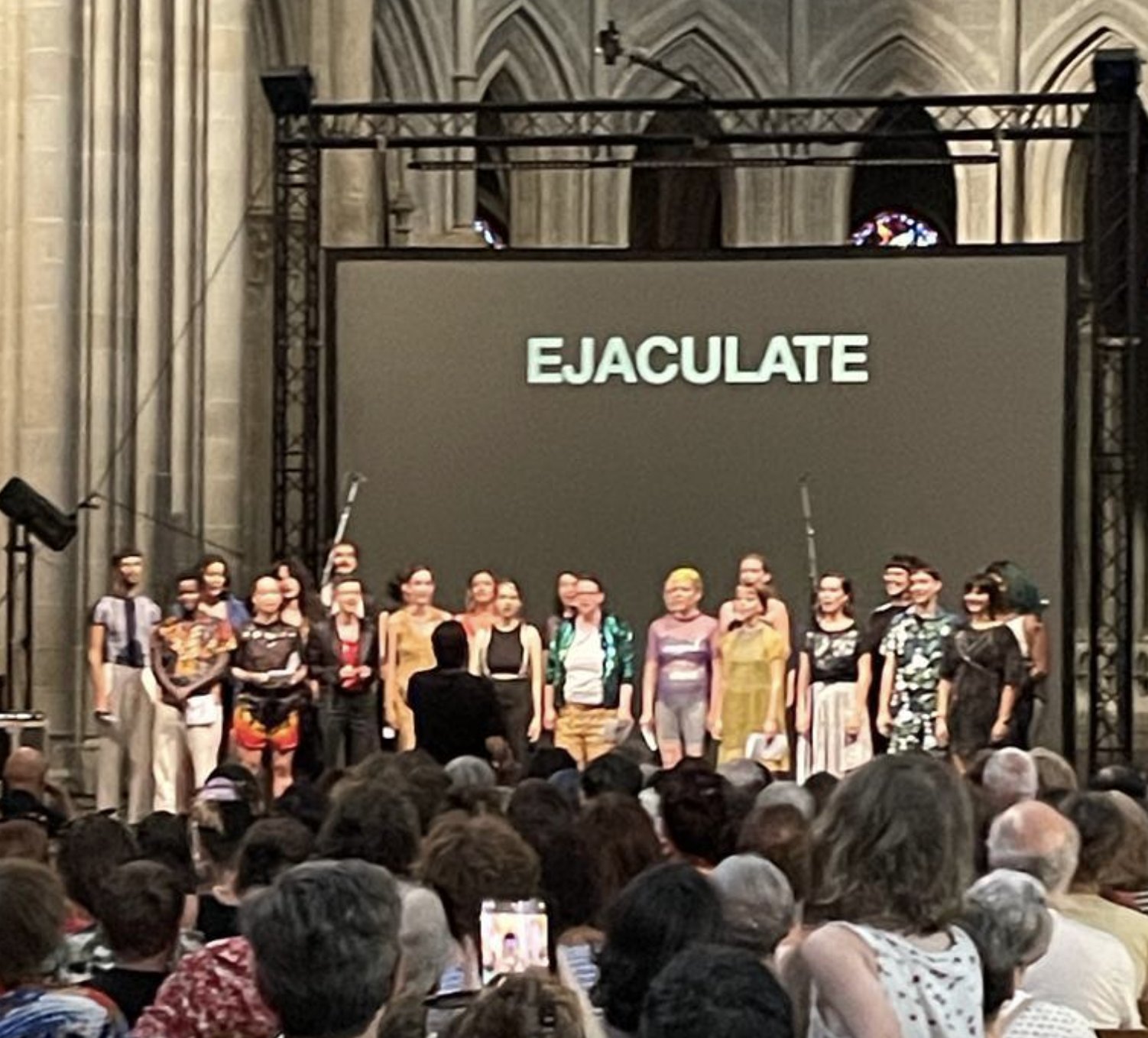 Cathédrale profanée: les autorités tapent du poing sur la table