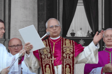 Deux balcons, deux théologies ?