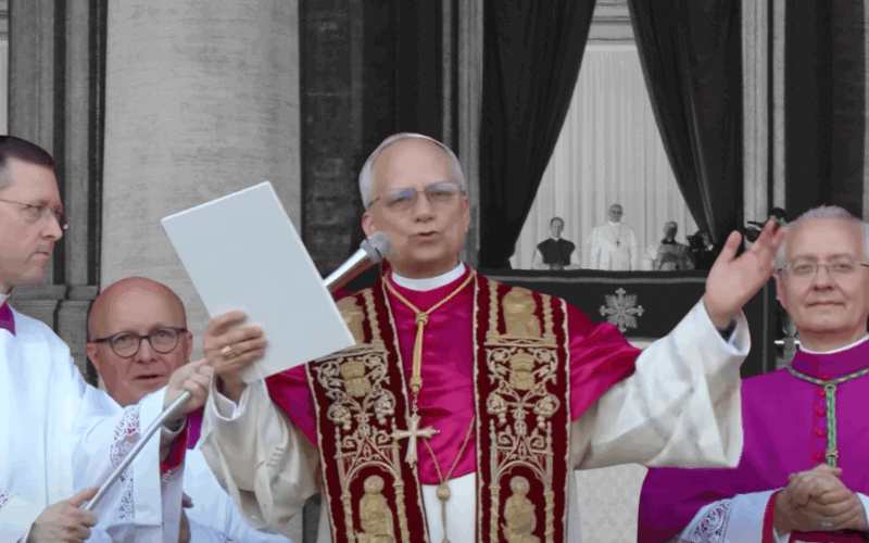 Deux balcons, deux théologies ?