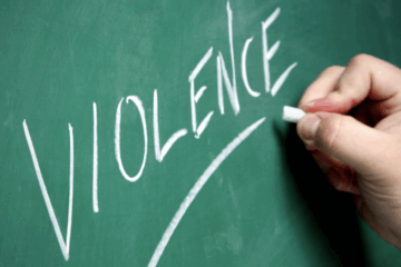 Quand les mots s’absentent, la violence s’impose
