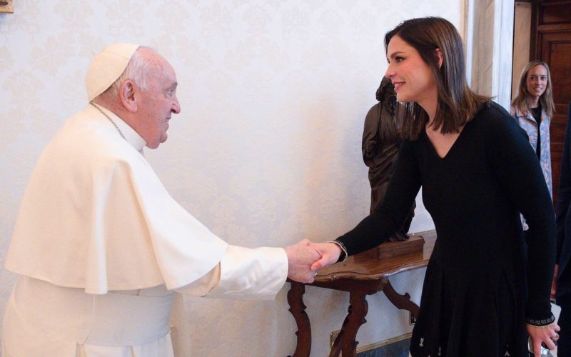 Comment le Pape François a aidé une féministe athée dans sa lutte contre la « GPA »